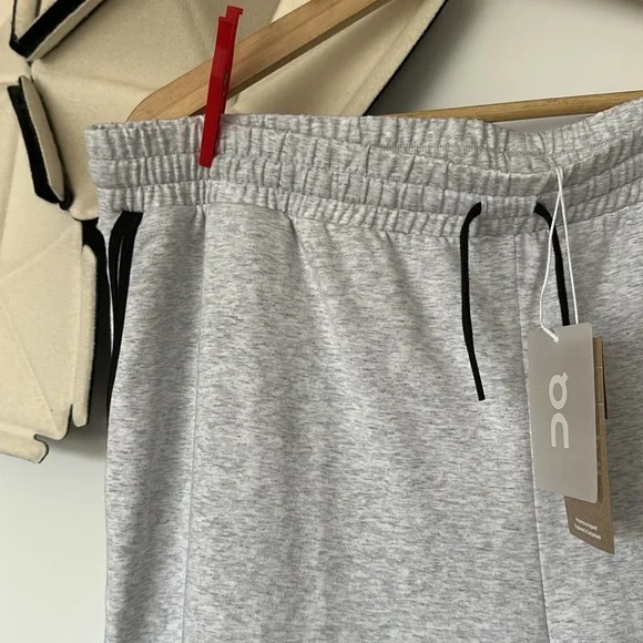 NWT On cloud womens XL movement joggers gray black stripe running - Picture 3 of 8